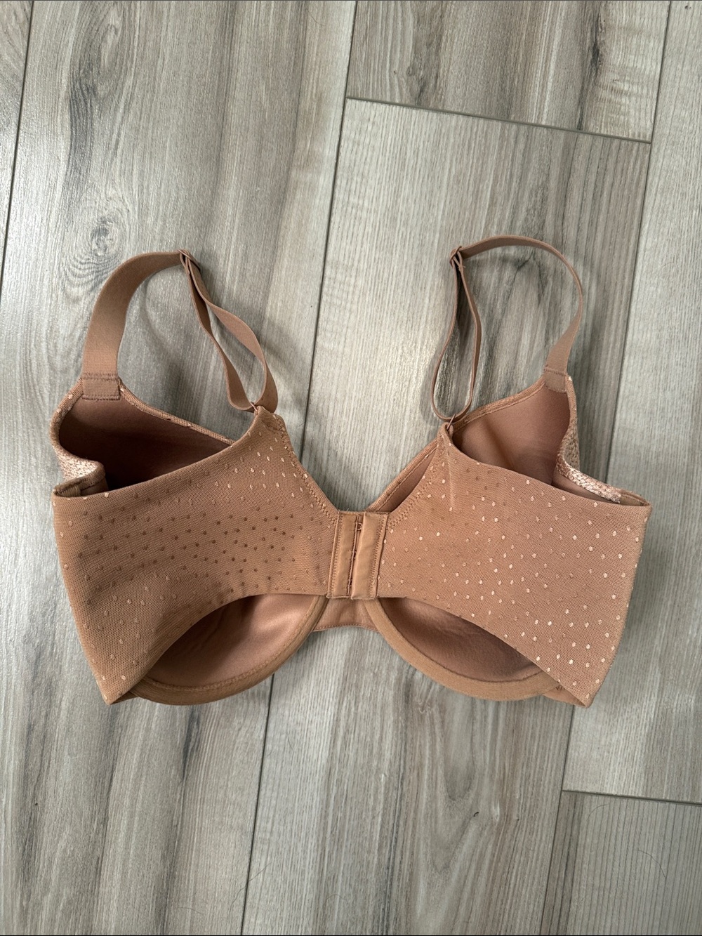 Wacoal Tan/Nude Bra with Subtle Metallic Dot Detail - 34G - Picture 3 of 9